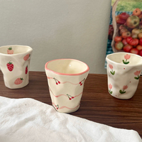 Tasse à café en céramique froissée irrégulière, faite à la main, peinte à la main, tasse créative pour le thé de l'après-midi