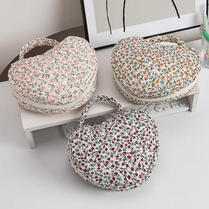 Nouvelle conception, grande capacité, pochette de rangement florale portable, trousse de maquillage matelassée en coton en forme de cœur avec fermeture éclair pour femme - Product Image 3
