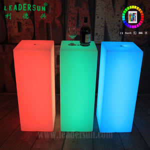 Caja de Luz LED Personalizada con Soporte, Impresión de Logotipo Personalizada, Columna de Exhibición Iluminada Inalámbrica para Ferias y Eventos - Product Image 3