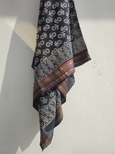 ผ้าพันคอ ผ้าปาเรโอ และผ้าซารองลายใบไม้ ทำมือจากอินเดีย พิมพ์ลายบนผ้าฝ้าย สำหรับชุดชายหาดสุดเก๋ของผู้หญิง - ผู้จัดจำหน่ายขายส่ง - Product Image 6