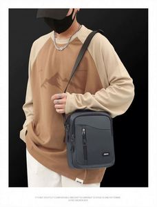 Échantillon Gratuit - Sac à Bandoulière Décontracté pour Hommes - Nouvelle Mode Sportive Extérieure en Polyester avec Fermeture Éclair, Portable et Design Simple - Product Image 6