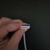 Cable USB a 8 Pines de 2m con Diseño Anti-Nudo Completo, Resistente a la Abrasión, Trenzado de Nailon con Aspecto de Piel de Serpiente para iOS