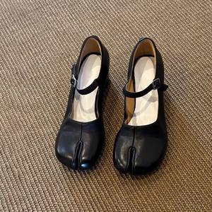 2026 New Arrival Ladies High Quality Retro <b>Split</b> <b>Toe</b> Block Heel Leather <b>Shoes</b> One Buckle Strap Casual Dress Pumps - Product Image 5