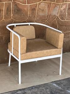 เก้าอี้รับประทานอาหาร Jodhpur Trends ดีไซน์ตามหลักสรีรศาสตร์ โครงเหล็กหุ้มหนังเทียม - ดีไซน์ทันสมัยสำหรับใช้ในบ้านหรือโรงแรม - Product Image 2