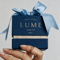 Boîte cadeau de luxe rigide avec couvercle et base, avec ruban et logo personnalisé en estampe dorée pour l'emballage de cadeaux et d'artisanat