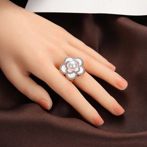 Hebilla para Bufanda Camellia con Incrustaciones de Perlas, Diseño Floral, Hebilla de Anillo de Doble Uso, Accesorio Elegante con Lazo, Primavera 2024 - Product Image 2