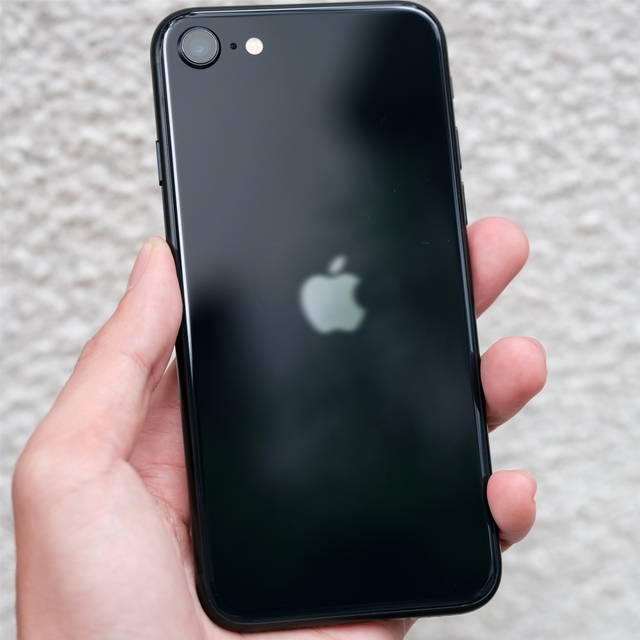 Used Phone for iPhone SE 2022 SE 3 4.7-inch 8MP 4GB New 64GB 5G LTE Cellular Processor Global Version XS XR XS 11 for CDMA