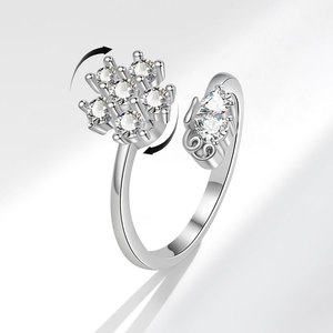 Anillo Abierto de Cobre con Zirconia en Racimo Geométrico para Mujer, con Flor Giratoria, Bañado en Oro Blanco, Joyería Antiestrés - Product Image 1