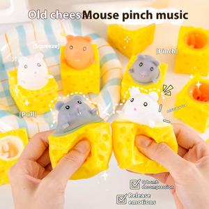 Atacado Sensorial Fidget Squeeze Brinquedos para Crianças Descompressão Squishy Plástico Queijo Mouse Pinch Música Vent <span class=keywords><strong>Squirrel</strong></span> Cup - Product Image 4