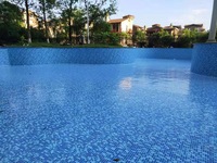 Revestimiento de piscina de alta calidad, película de PVC personalizada, resistente al cloro, antienvejecimiento, con efecto de ondas de agua, antideslizante, mosaico, 1.5mm 1.65mm, para piscinas.