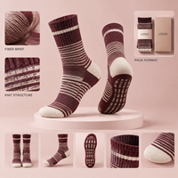 Chaussettes de sport en polyester recyclé bordeaux crème avec élasthanne et fibres écologiques, tricotées avec soin, talon et bout renforcés