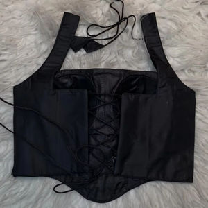 Blusa Corsé Negra de Seda con Cordones y Escote Cuadrado para Saree - Product Image 1