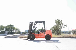 Montacargas Diésel <span class=keywords><strong>NOBLELIFT</strong></span> de 3 Toneladas con Tracción Delantera, Hidráulico, Nuevo, Todoterreno, Altura de Elevación de 6000 mm, Longitud de Horquilla de 1220 mm, 1 Año de Garantía, Directo de Fábrica - Product Image 5