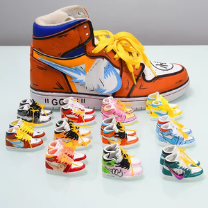 Llavero de PVC 3D Personalizado con Diseño de Zapatillas de Baloncesto Anime, Llavero de Plástico Suave para Venta al Por Mayor - Product Image 1