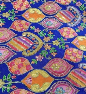 Tissu imprimé multicolore ethnique pour vêtements féminins, idéal pour la couture et la confection de robes - Product Image 4
