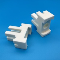 Bloc de préhension en céramique d'alumine à 99 % usiné CNC 5 axes sur mesure, peigne de positionnement de plaquettes Al2O3 haute rigidité pour robot de salle blanche