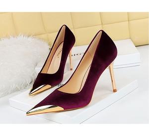 Chaussures à talons hauts en velours à <span class=keywords><strong>la</strong></span> mode pour dames talons aiguilles pointus pompes vêtements <span class=keywords><strong>de</strong></span> mariage femmes chaussures habillées <span class=keywords><strong>de</strong></span> luxe - Product Image 3