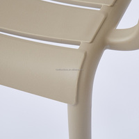 Chine Usine En Gros Mobilier D'extérieur Partie Patio Jardin Bistro Salle À Manger Chaise PP Pas Cher Blanc Chaises En Plastique