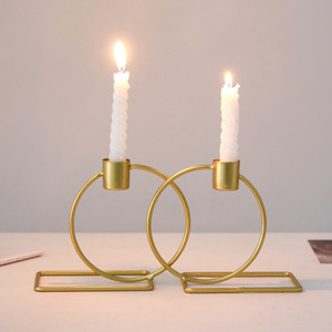 Bắc Âu Sáng Tạo Handmade Thân Thiện Với Môi Kim Loại Nến Chủ Cao Sắt Đứng Đơn Giản Cơ Sở Thanh Lịch Bàn Ăn Trang Trí Nội Thất Lãng Mạn - Product Image 3