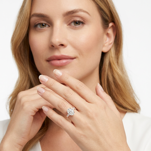 Bague de fiançailles solitaire de luxe en argent sterling 925 plaqué rhodium avec diamant de laboratoire ovale de 1 carat, bijoux fins pour femmes - Product Image 4