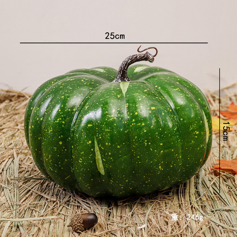 Calabaza corta, verde, de 25 cm, con pétalos grandes y forma redondeada.