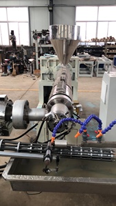 เครื่องอัดรีดท่อลูกฟูกผนังเดียวพร้อมเครื่องอัดรีดลวดเหล็ก - Product Image 2