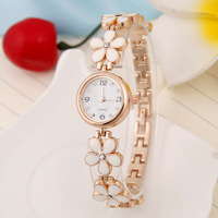 Nouvelle Montre Bracelet Femme Tendance à Fleur Fine, Strass Numériques, Bracelet en Titane, Idéale pour Étudiante, Quotidienne et Polyvalente