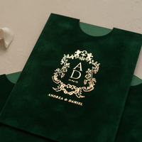 Invitations, pochettes, enveloppes, cartes RSVP et programmes de luxe faits main, estampillés à la feuille d'or, en velours, sur mesure (taille ou couleurs)