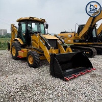 7 unités de chargeuses-pelleteuses CAT 420F d'occasion 4x4, modèle 2024, avec godet de 1,2 m³, en bon état, machine à 95 % neuve à vendre
