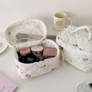 Stylish Spacious Large Travel Makeup Cosmetic Toiletry Bag 3Pcs Checkered Large Quilted Makeup Bag <b>Set</b> for Women and Girls - Product Image 2