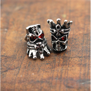 Pendientes con forma de calavera y corona de yunnique, joyería Retro Punk de acero de titanio, rojo, negro y blanco, para hombres y mujeres - Product Image 1