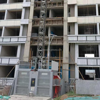 HUGECRANE Chinesische Marke Hochhaus-Baustellenaufzug Mini-Traktionsmaschine mit 2x2000kg Tragfähigkeit & 250-650m Maximalhöhe
