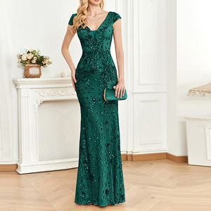 فستان سهرة طويل أنيق للحفلات والزفاف بتصميم فاخر وياقة على شكل V عميقة مع ترتر بلون الشمبانيا - Product Image 5