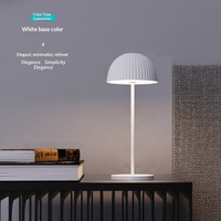 Nouvelle lampe de table LED rechargeable au design moderne et minimaliste, veilleuse de chevet à intensité variable en continu pour chambre d'hôtel et bureau