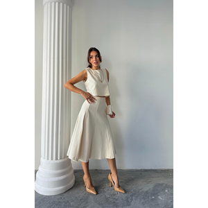 Conjunto de Dos Piezas de Alta Calidad: Blusa Sin Mangas de Gabardina Beige y Falda Campana de Cintura Alta - Product Image 3