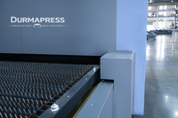 Découpeuse laser à fibre entièrement fermée BS6000-2000 6KW avec table d'échange automatique, rails de guidage Cypcut HIWIN et refroidissement par eau pour métaux lourds