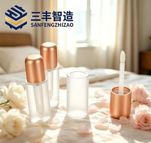 Tube de gloss à lèvres transparent métallique or rose avec bouchon à vis rond, emballage cosmétique en plastique de haute qualité - Product Image 2