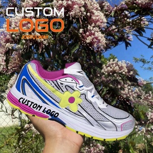 Zapatillas con logotipo personalizado con diseño propio, zapatos de estilo para caminar, zapatos casuales para hombres y mujeres, zapatos <span class=keywords><strong>blancos</strong></span> de marcas personalizadas para hombres - Product Image 4