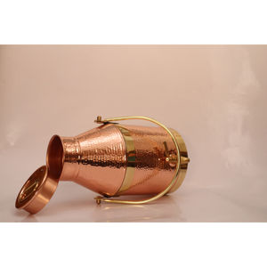 หม้อทองแดง Matka Golta 8000 มล. พร้อมหูจับทองเหลือง ก๊อกทองเหลือง น้ำหนัก 2 กก. ผลิตภัณฑ์สำเร็จรูปแบบตอกลาย - Product Image 1