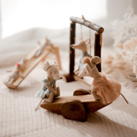 Ensemble de construction de maison de poupée éco-responsable Gnome Mini Jungle, jouet en bois à trois niveaux, maison dans les arbres, aire de jeux intérieure