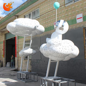 Große Künstlerische Bemalte Cartoon-Astronauten-Wolken-Skulptur aus Glasfaser für Außenbereich-Park-Landschaftsdekoration - Product Image 6
