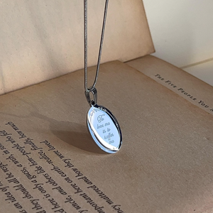 Collana con Ciondolo Ovale Jietao, Impermeabile in Acciaio Inossidabile, Incisione Personalizzata, Croce con Citazione Ispirazionale, Gioielli Religiosi per Donne - Product Image 3