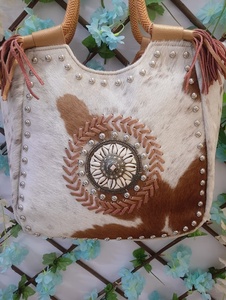 Bolso de Mano Casual de Cuero Genuino para Mujer, Color Marrón, Hecho a Mano, con Cierre de Cremallera, Forro de Algodón y Decoración de Plumas - Product Image 2