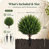 Ensemble de 2 arbres artificiels en cèdre en forme de boule avec piquets de fixation au sol, faux arbres en cèdre pour porches avant, jardins, jardinières, décoration intérieure