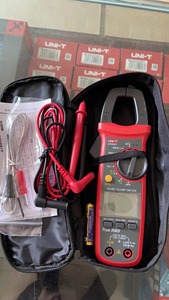 UNI-T UT204+ Pinza Amperimétrica Digital True RMS de 6000 Lecturas, Corriente 600A, Voltaje 600V, Capacitancia 60mF y Temperatura - Product Image 5