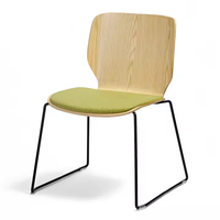 Chaises à usages multiples Coussin de siège tubulaire sans bras empilable 4 pieds Formation moderne Bois Réunion École Chaise visiteur
