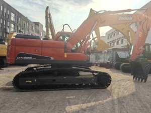 Excavatrice d'occasion Doosan DX225LC-9c modèle 2023 en bon état, avec moteur Doosan, 22,5 tonnes, 124 kW de puissance, à vendre - Product Image 5