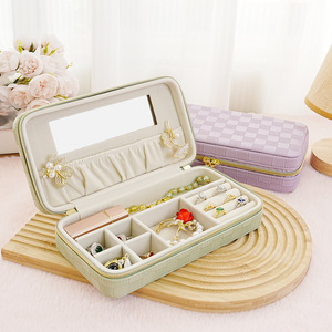 Venta al por mayor personalizable en forma de rectángulo de cuero de la PU caja organizadora de joyas elegante y sencilla caja de almacenamiento de viaje OEM disponible - Product Image 1