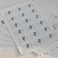 Pegatinas de Vinilo Adhesivas Permanentes Resistentes al Agua y Ecológicas |   Etiquetas Adhesivas Personalizadas Brillantes, Formas Personalizadas, Impresión Offset CMYK