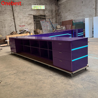 Comptoirs d'information en forme de L pour centre sportif, mobilier de salon moderne avec LED, table de réception couleur personnalisée